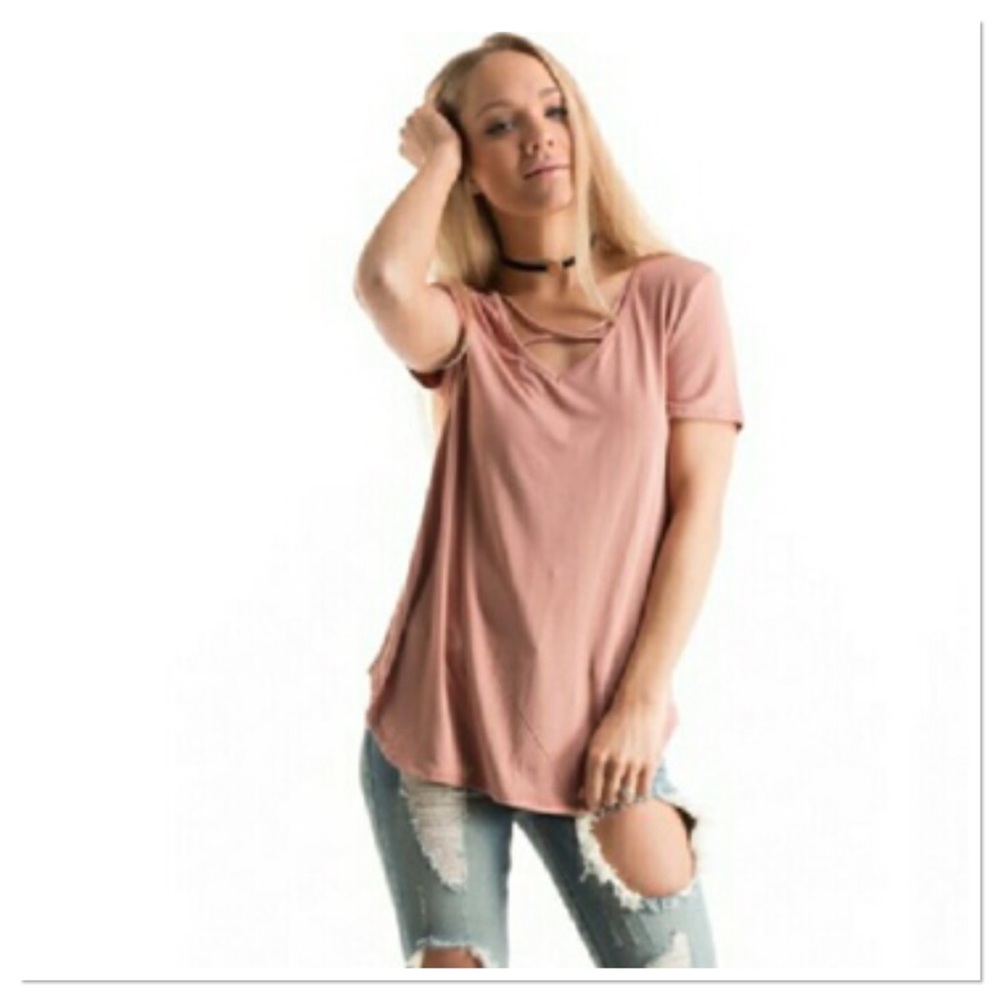 🆕New Strappy Salmon v-neck tee - Picture 2 of 5